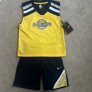 Boy’s 2-Pc Nike Hoops set